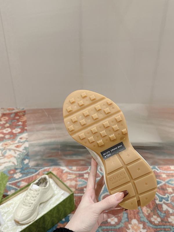 グッチ靴角部分ディテール
